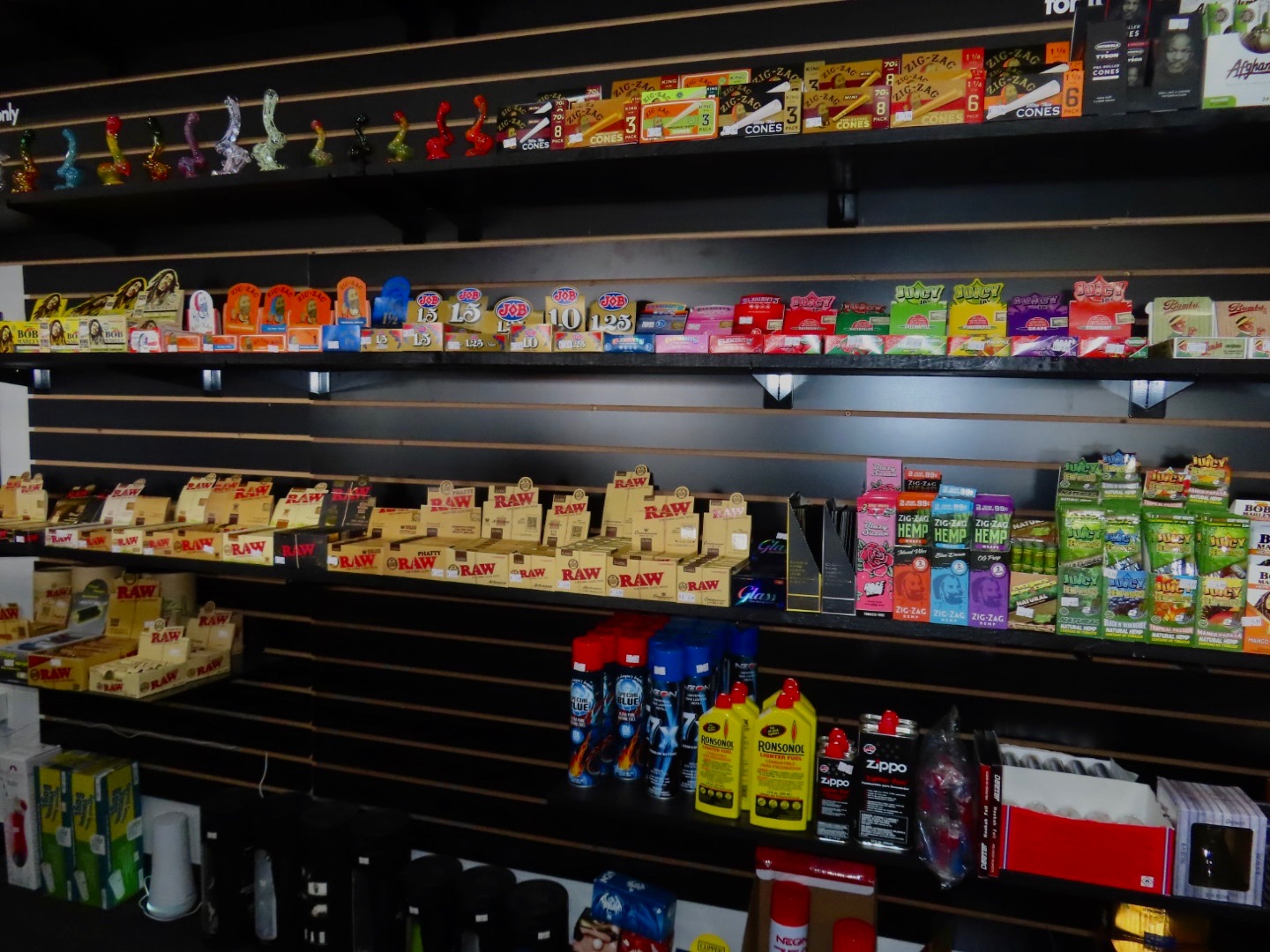Rolling papers wall — RAW, Zig-Zag, Juicy Jay, JOB, Elements